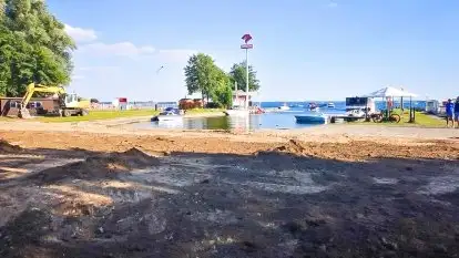 Prace w giżyckiej „starej Bazie” postępują. Widać już jezioro