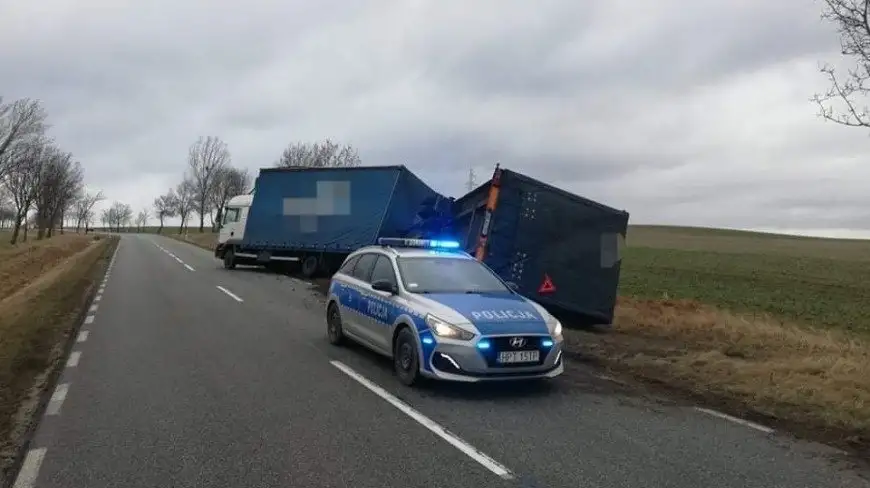 Potężny wiatr nad Mazurami. Strażacy walczyli z żywiołem