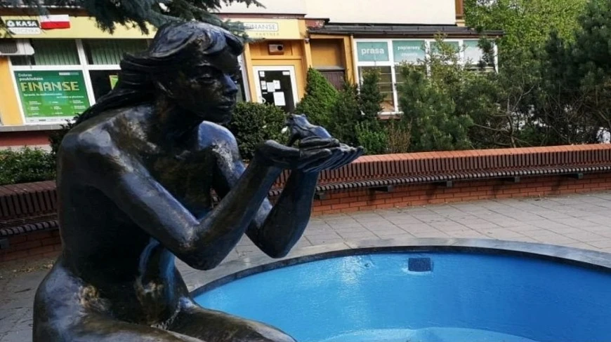 Komu przeszkadza pomnik panny z żabą w Giżycku na Mazurach?