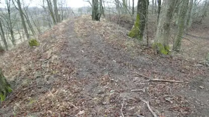 Niezwykły zabytek przeszłości na Mazurach jest notorycznie niszczony