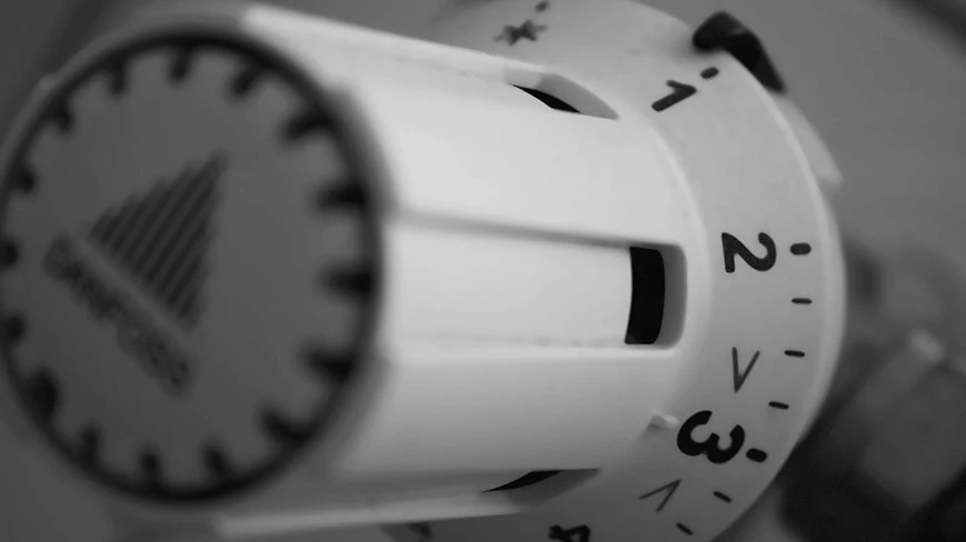 Kocioł gazowy a twardość wody – jak zapobiegać odkładaniu się kamienia?