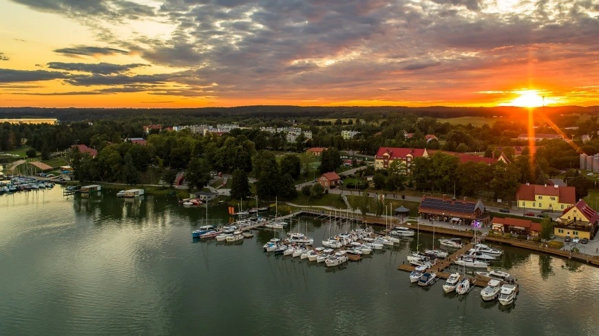 Mazury kuszą turystów jesienią – bon turystyczny wydłuża sezon 