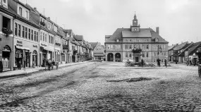 To miasto leży na Mazurach. Warto je odwiedzić dla niezwykłych zabytków