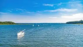 Wąskie żeglarskie gardło na Mazurach, jezioro Kirsajty - zdjęcie 25