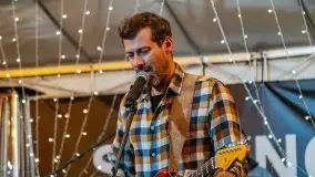 Bartek Grzanek podczas koncertu w Sztynorcie, sierpień 2021 - zdjęcie 2