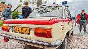 Zlot zabytkowych aut przy restauracji Nóż w wodzie w Mikołajkach - zdjęcie 41