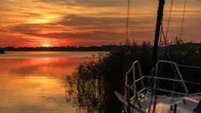 Ognisty zachód przy porcie Ognisty Ptak, jezioro Święcajty - zdjęcie 23