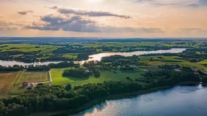Wrześniowe jezioro Ublik o zachodzie słońca