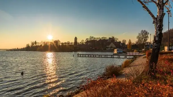 Zachód słońca w Rynie nad jeziorem Ryńskim, październik 2021 r. - zdjęcie 6