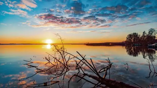 Grudniowy wschód słońca nad jeziorem Niegocin - zdjęcie 5