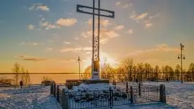 Wschód słońca nad jeziorem Niegocin, krzyż św. Brunona - zdjęcie 2