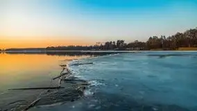 Styczniowy zachód słońca nad jeziorem Święcajty, 2022 r. - zdjęcie 12