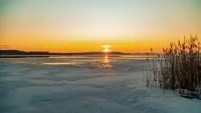 Styczniowy zachód słońca nad jeziorem Święcajty, 2022 r. - zdjęcie 10