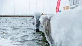 Niegocin i Giżycko skute lodem, grudzień 2020 - zdjęcie 23