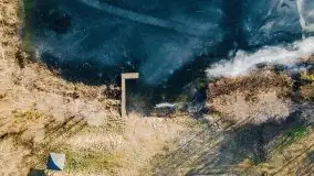 Zimowa sceneria nad plażą przy jeziorze Szóstak - zdjęcie 48