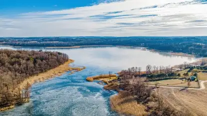 Jezioro Dobskie w okolicach Dziewiszewa, wyspa Gilma