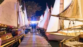 Nocne zdjęcia z XXIII zlotu klubu Jacht Oldtimet, Stranda, sierpień 2022 - zdjęcie 45