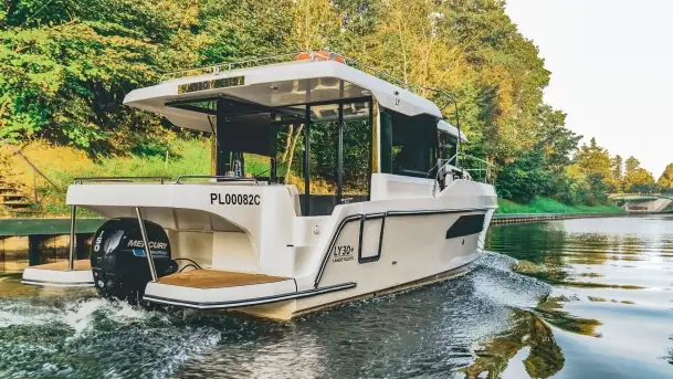 Nowy model jachtu motorowego LY 30+ już po testach na Mazurach - zdjęcie 9