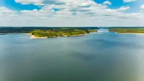 Jezioro Bełdany i miejscowość Kamień z drona, wiosna 2020 - zdjęcie 2