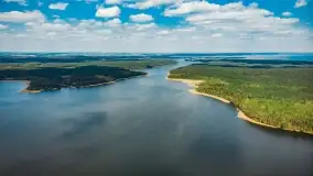 Jezioro Bełdany i miejscowość Kamień z drona, wiosna 2020 - zdjęcie 15