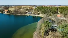 Cmentarz wojenny Jagerhohe i jezioro Święcajty na początku wiosny, 2022 - zdjęcie 25