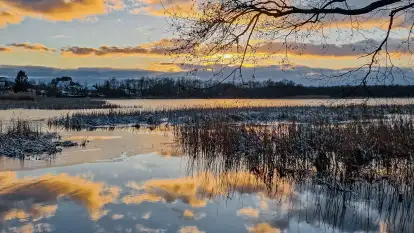 Zachód słońca nad jeziorem Duże Wilkasy, luty 2023