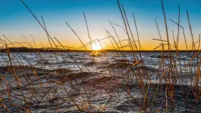 Zachód słońca nad jeziorem Kirsajty, luty 2023 r. - zdjęcie 1