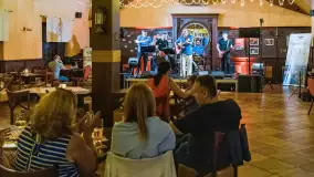 Grają na Mazurach, Shantaż w tawernie Albatros - zdjęcie 3