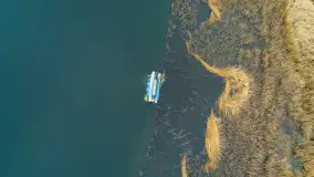 Houseboat przewrócił się i osiadł na dnie, Niegocin, kwiecień 2023 - zdjęcie 12