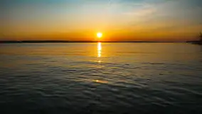 Zachód słońca w Pierkunowie, jezioro Kisajno, kwiecień 2023 r. - zdjęcie 2