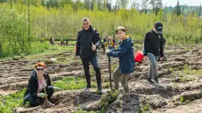 Przy Wilczym Szańcu posadzono 5000 dębów - zdjęcie 70