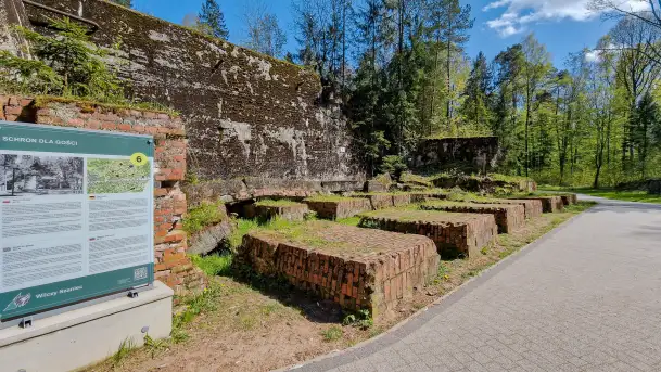 Majowy spacer po Wilczym Szańcu w Gierłoży - zdjęcie 3