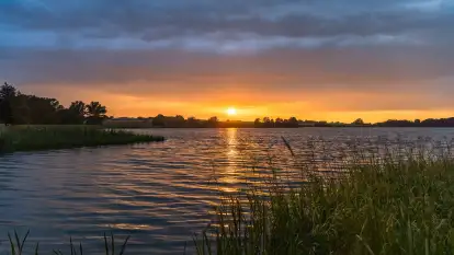 Zachód słońca nad jeziorem Dejgunek, lipiec 2023 r.