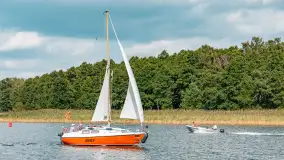 Oldtimery w Strandzie i na jeziorze Kisajno, sierpień 2023 r. - zdjęcie 34