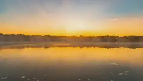 Wrześniowy i mglisty wschód słońca nad jeziorem Mój - zdjęcie 43