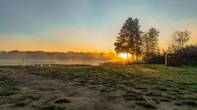 Wrześniowy i mglisty wschód słońca nad jeziorem Mój - zdjęcie 36