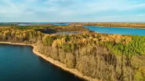 Kisajno, Piękna Góra i Łabędzi Ostrów w jesiennych kolorach z lotu ptaka - zdjęcie 4