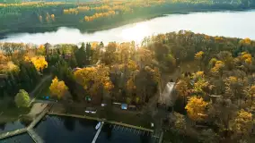 Kisajno, Piękna Góra i Łabędzi Ostrów w jesiennych kolorach z lotu ptaka - zdjęcie 37