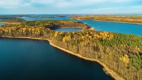 Kisajno, Piękna Góra i Łabędzi Ostrów w jesiennych kolorach z lotu ptaka - zdjęcie 30