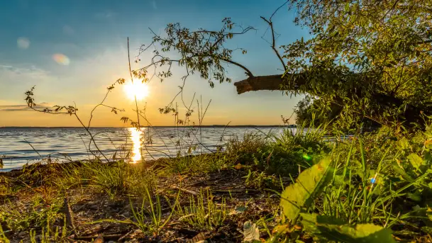 Wrześniowy zachód słońca nad jeziorem Dargin