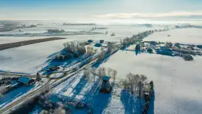 Zimowe Mazury z drona na różnych ujęciach - zdjęcie 18