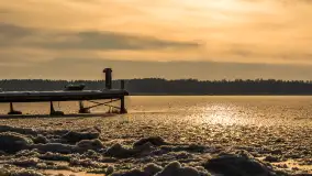 Uroki zimy nad jeziorem Dargin w porcie Dziki Harsz - zdjęcie 1