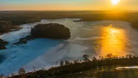 Wschód słońca z resztkami zimy nad jeziorem Siercze, styczeń 2024 r. - zdjęcie 10