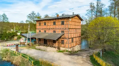 Młyn wodny i jaz we wsi Krutyński Piecek, kwiecień 2024 r.