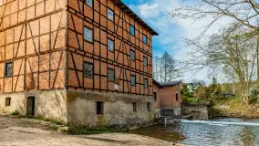 Zabytkowy młyn wodny przy Krutyni, kwiecień 2024 r. - zdjęcie 27