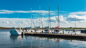 Słoneczne popołudnie w Marina Sośnica w Rynie, kwiecień 2024 r. - zdjęcie 28