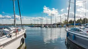 Słoneczne popołudnie w Marina Sośnica w Rynie, kwiecień 2024 r. - zdjęcie 3