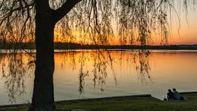 Zachód słońca nad jeziorem Ełckim w Ełku, maj 2024 r. - zdjęcie 6