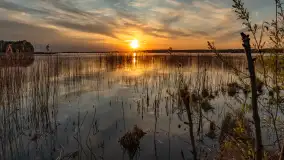 Zachód słońca nad jeziorem Święcajty, kwiecień 2024 r. - zdjęcie 1