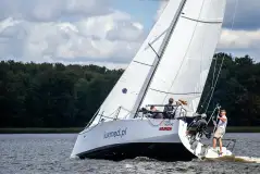 Polska Liga Sterników w Jeziorak Yacht Club: Innowacyjny Inkubator Żeglarstwa Regatowego - zdjęcie 10